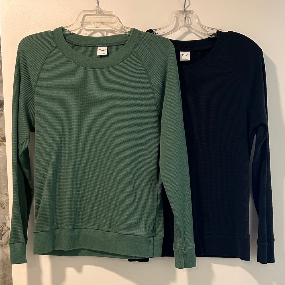 Bundle of Aritzia/TNA Green and Black Long Sleeve Thermal Tops!